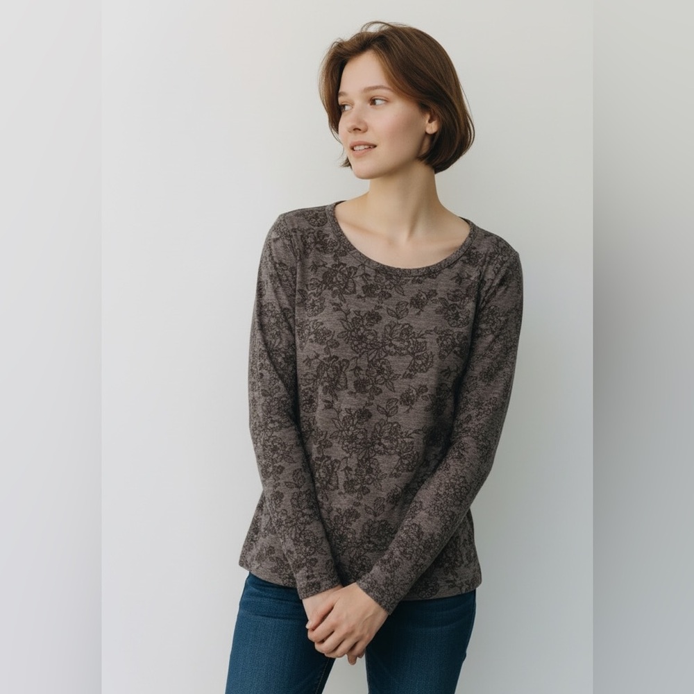 Tahari Gray and Black Floral Long Sleeve Top, Super soft!! Size LG
